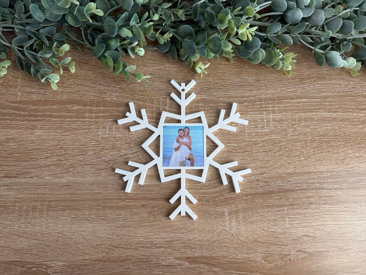 2" Snap In/Out Ornament Frame